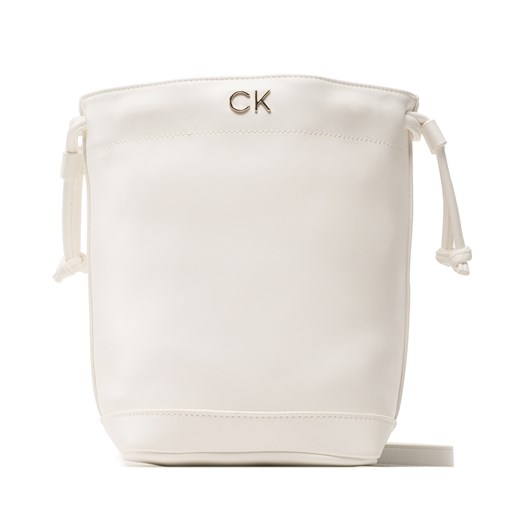 Torebka Calvin Klein Jeans Re-Lock Drawstring Bag Mini K60K610450 Biały ze sklepu eobuwie.pl w kategorii Torebki worki - zdjęcie 166769629