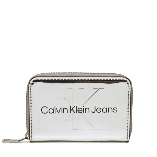Mały Portfel Damski Calvin Klein Jeans Sculpted Med Zip Around K60K610405 Srebrny ze sklepu eobuwie.pl w kategorii Portfele damskie - zdjęcie 166778968