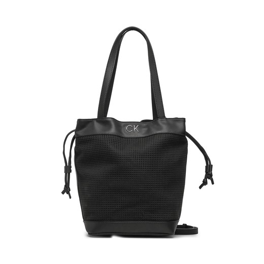 Torebka Calvin Klein Re-Lock Drawstring Bag Perf K60K610635 Czarny ze sklepu eobuwie.pl w kategorii Torby Shopper bag - zdjęcie 166830536