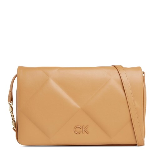 Torebka Calvin Klein Re-Lock Quilt Shoulder Bag K60K611021 Brown Sugar GA5 ze sklepu eobuwie.pl w kategorii Listonoszki - zdjęcie 166881735