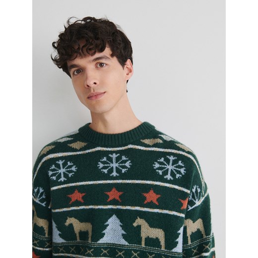 Reserved - Sweter ze świątecznym motywem - ciemnozielony Reserved L promocja Reserved