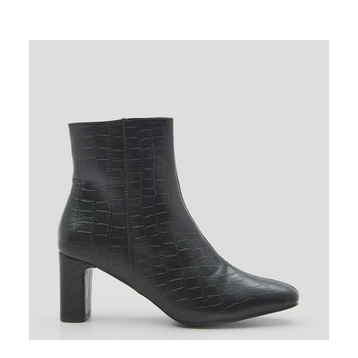 Botki damskie na słupku Sinsay 2890B-99X 39 25 cm Czarne (5904116485063). Botki Sinsay 41 okazja Rozetka.pl