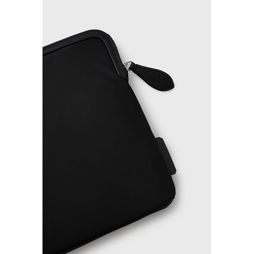 Karl Lagerfeld pokrowiec na laptopa 225W3201 kolor czarny Karl Lagerfeld ONE okazyjna cena ANSWEAR.com