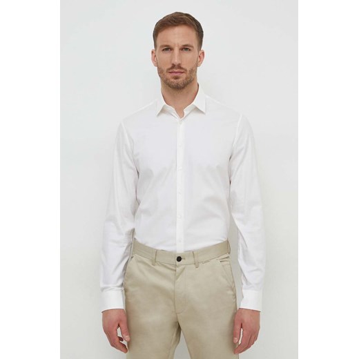 Calvin Klein koszula męska kolor biały slim z kołnierzykiem klasycznym ze sklepu ANSWEAR.com w kategorii Koszule męskie - zdjęcie 166976948
