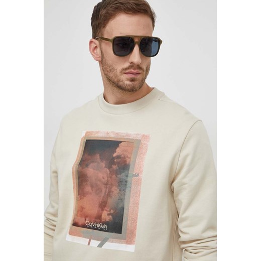 Calvin Klein bluza bawełniana męska kolor beżowy z nadrukiem ze sklepu ANSWEAR.com w kategorii Bluzy męskie - zdjęcie 166985407