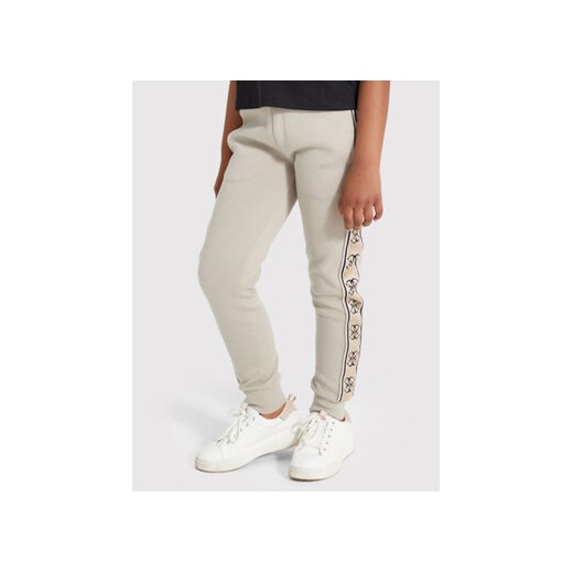 Guess Spodnie dresowe J2YQ27 KA3P1 Beżowy Regular Fit Guess 10Y promocyjna cena MODIVO