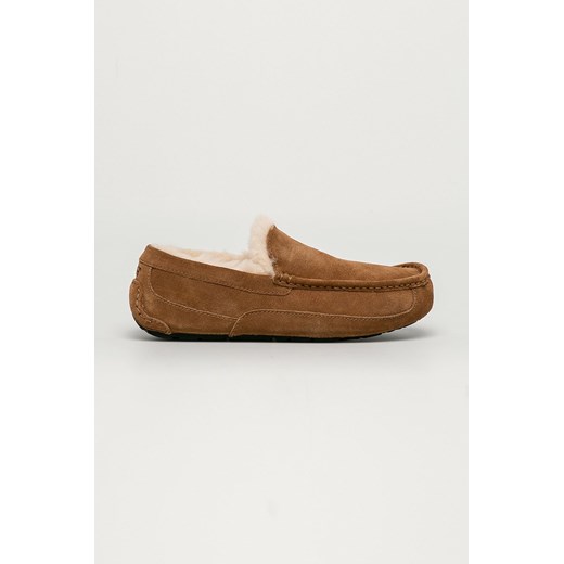 UGG - Kapcie skórzane Ascot 1101110.CHE ze sklepu ANSWEAR.com w kategorii Kapcie męskie - zdjęcie 167413328