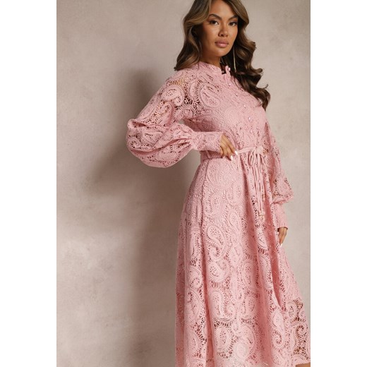 Różowa Koronkowa Sukienka Midi z Ozdobnym Wiązaniem Camaela Renee M promocja Renee odzież