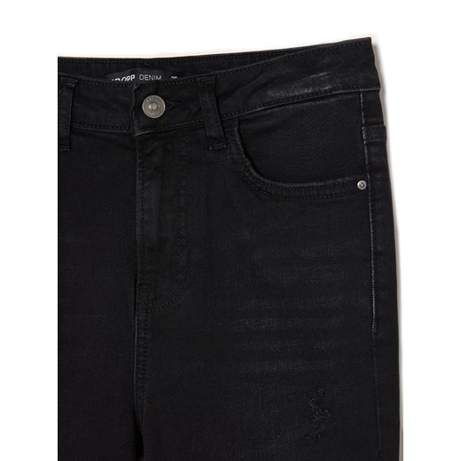 Cropp - Czarne jeansy skinny z postrzępieniem - czarny Cropp 34 Cropp