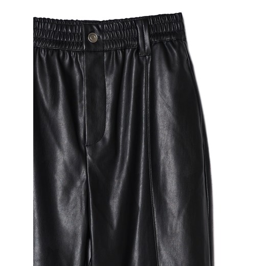Cropp - Czarne joggery z imitacji skóry - czarny Cropp M Cropp