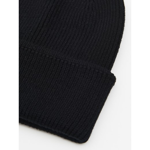 Cropp - Czarna czapka basic - czarny Cropp Uniwersalny Cropp