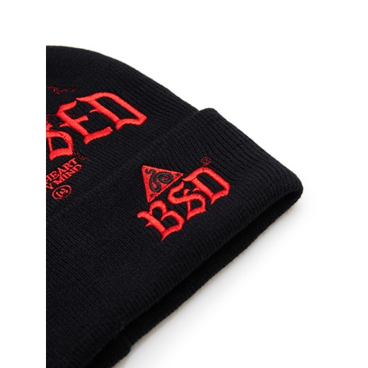 Cropp - Czarna czapka z czerwonymi haftami - czerwony Cropp Uniwersalny promocyjna cena Cropp