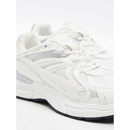 Cropp - Białe sportowe sneakersy ze srebrnymi detalami - srebrny Cropp 37 okazja Cropp