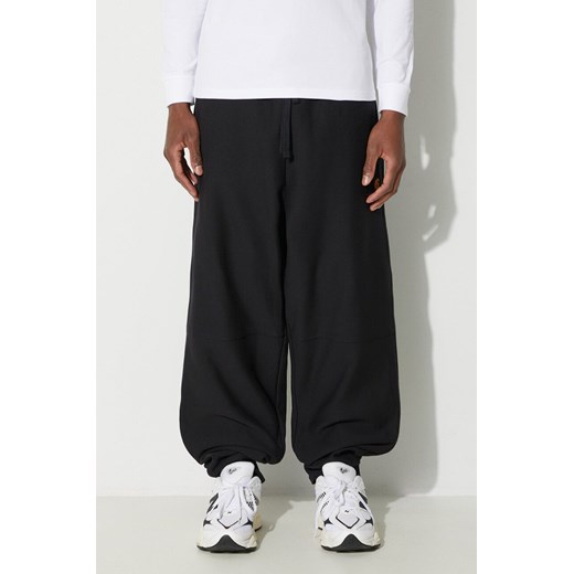 Carhartt WIP spodnie dresowe American Script Jogging Pant kolor czarny gładkie I027042.89XX ze sklepu PRM w kategorii Spodnie męskie - zdjęcie 167545909