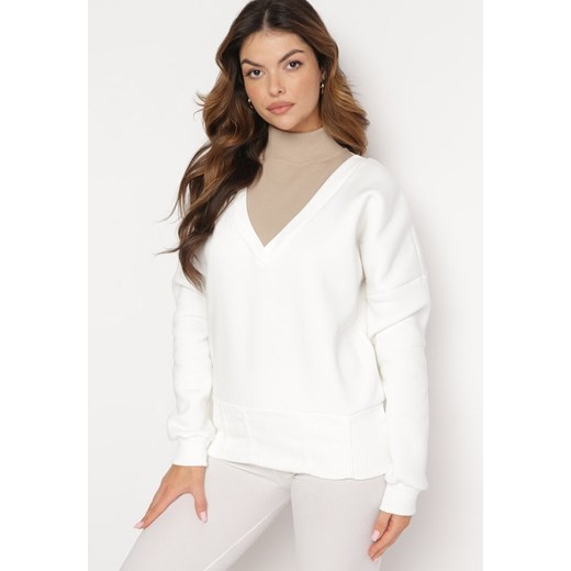 Biała Bawełniana Bluza z Dekoltem w Serek Gitra ze sklepu Born2be Odzież w kategorii Bluzy damskie - zdjęcie 167561705