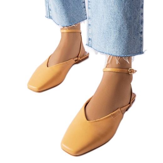 Beżowe sandały z zakrytym noskiem beżowy ze sklepu ButyModne.pl w kategorii Balerinki - zdjęcie 167572259