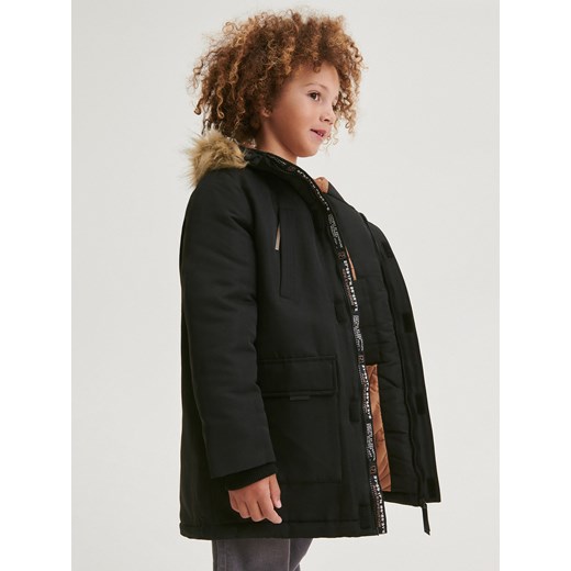 Reserved - Ocieplany płaszcz z kapturem - czarny ze sklepu Reserved w kategorii Kurtki chłopięce - zdjęcie 167582135