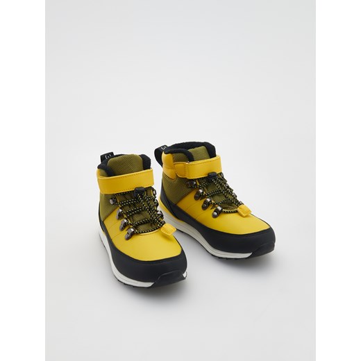 Reserved - Buty trekingowe za kostkę - żółty ze sklepu Reserved w kategorii Buty zimowe dziecięce - zdjęcie 167582837
