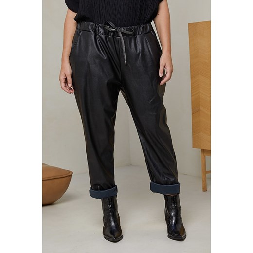 Curvy Lady Spodnie w kolorze czarnym ze skóry syntetycznej ze sklepu Limango Polska w kategorii Spodnie damskie - zdjęcie 167650676
