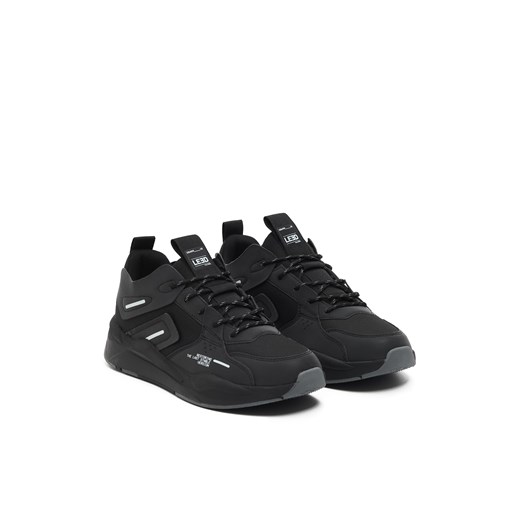 Cropp - Niskie czarne sneakersy - czarny ze sklepu Cropp w kategorii Buty sportowe męskie - zdjęcie 167730119