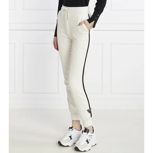 GUESS ACTIVE Spodnie dresowe CHERI | Regular Fit ze sklepu Gomez Fashion Store w kategorii Spodnie damskie - zdjęcie 167742149