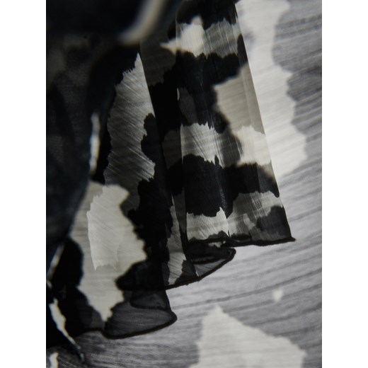 Reserved sukienka z okrągłym dekoltem w abstrakcyjne wzory mini z długim rękawem 