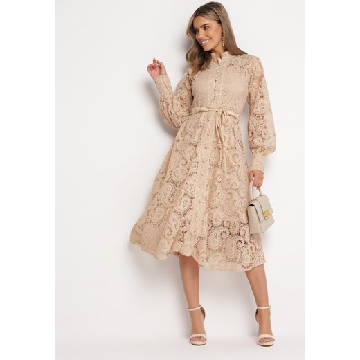 Beżowa Koronkowa Sukienka Midi z Wiązanym Paskiem Azraella ze sklepu Born2be Odzież w kategorii Sukienki - zdjęcie 167756015