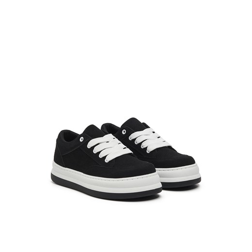 Cropp - Biało-czarne sneakersy - czarny ze sklepu Cropp w kategorii Buty sportowe damskie - zdjęcie 167773476