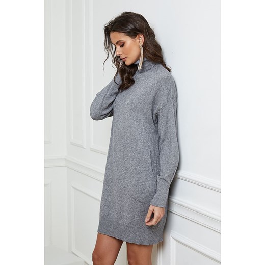 Sukienka So Cachemire z golfem kaszmirowa na spacer mini prosta 