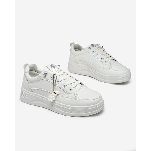Białe Sneakersy Platformowe z Breloczkiem Street Spirit ze sklepu royalfashion.pl w kategorii Buty sportowe damskie - zdjęcie 167870918