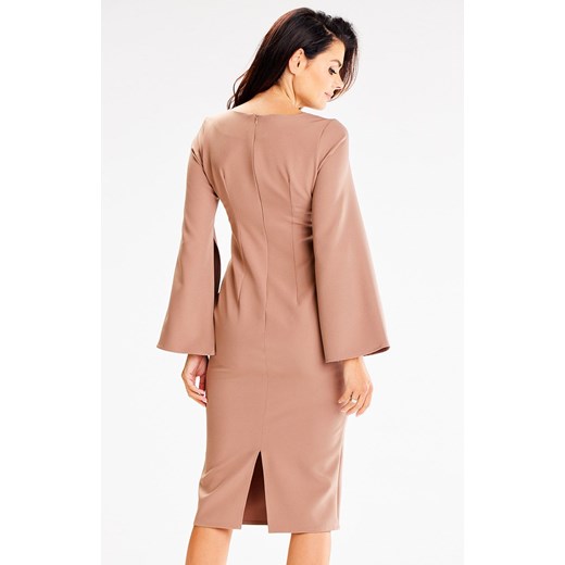 Sukienka AWAMA z długim rękawem z dekoltem v 