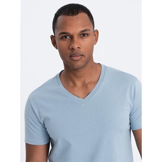 Bawełniana klasyczna męska koszulka z dekoltem w serek BASIC - jeansowa V11 OM-TSBS-0145 ze sklepu ombre w kategorii T-shirty męskie - zdjęcie 167890158