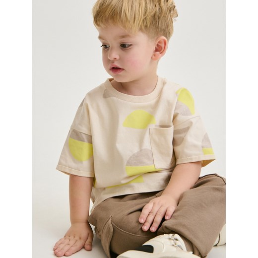 Reserved - T-shirt oversize z kieszonką - kremowy ze sklepu Reserved w kategorii T-shirty chłopięce - zdjęcie 167926797