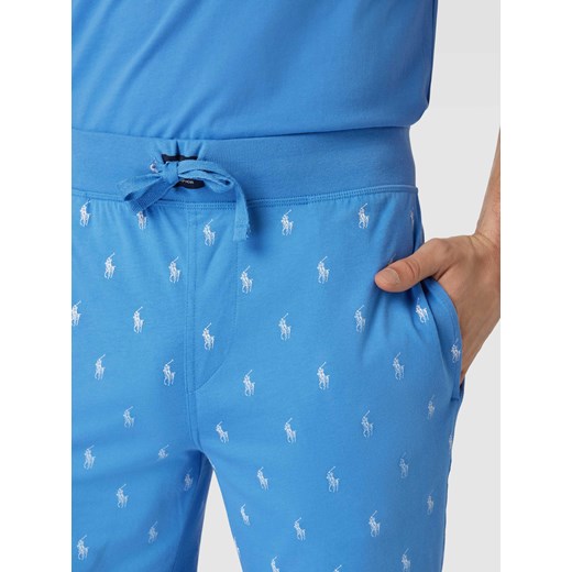 Szorty z dzianiny dresowej o kroju slim fit ze wzorem z logo na całej S Peek&Cloppenburg 