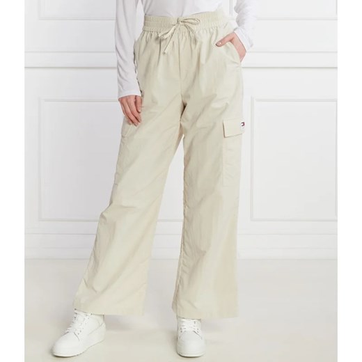 Tommy Jeans Spodnie cargo DAISY | Loose fit ze sklepu Gomez Fashion Store w kategorii Spodnie damskie - zdjęcie 167936379