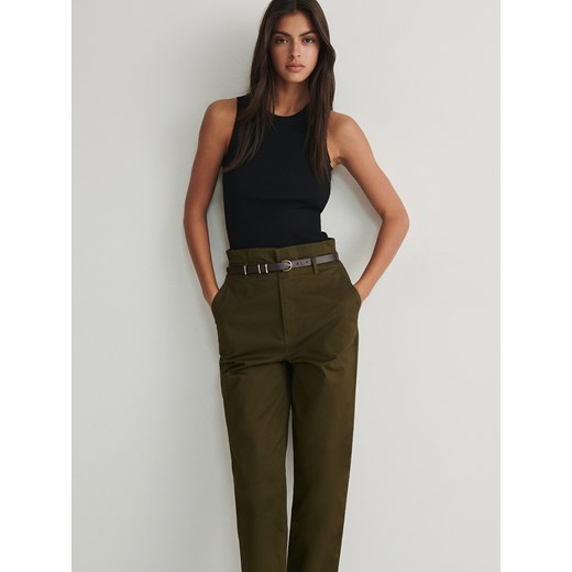 Reserved - Spodnie z paskiem - zielony ze sklepu Reserved w kategorii Spodnie damskie - zdjęcie 167948765