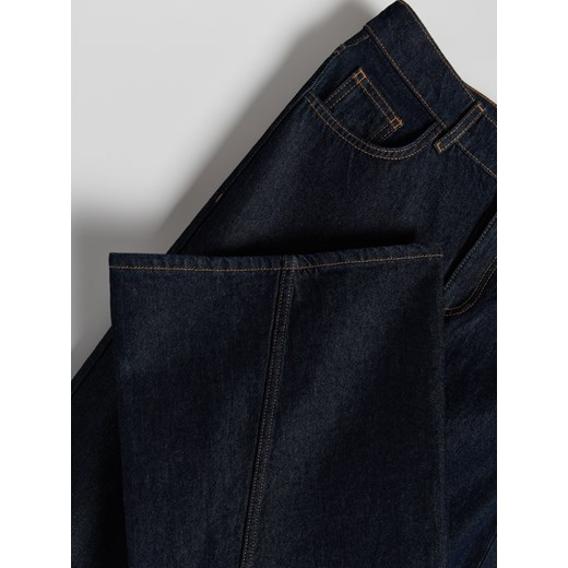 Granatowe jeansy damskie Reserved z tkaniny 