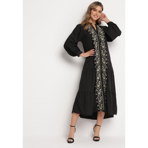 Czarna Rozkloszowana Sukienka Midi z Ozdobnymi Haftami i Falbankami Polyra ze sklepu Born2be Odzież w kategorii Sukienki - zdjęcie 167957508