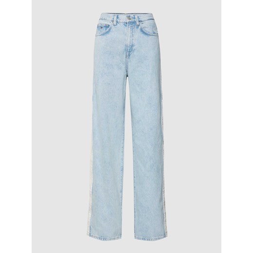 Jeansy o luźnym kroju z naszywką z logo model ‘CLAIRE’ Tommy Jeans 30/30 Peek&Cloppenburg  promocyjna cena
