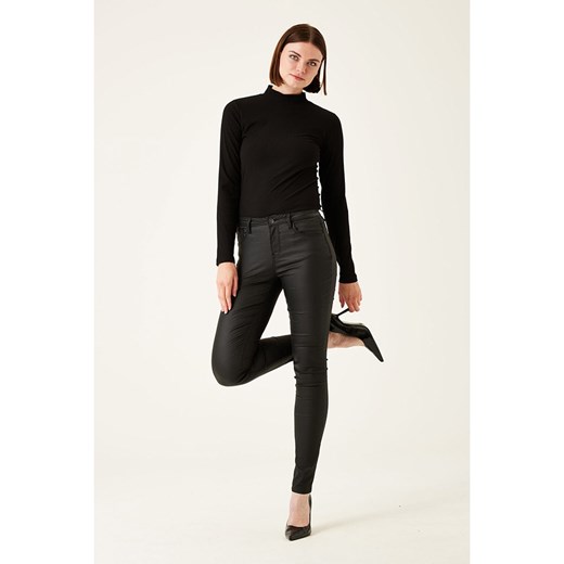 Garcia Spodnie w kolorze czarnym ze sklepu Limango Polska w kategorii Spodnie damskie - zdjęcie 168121795