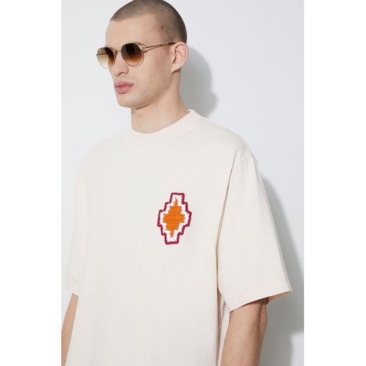 Marcelo Burlon t-shirt bawełniany Macrame Cross Patch Over męski kolor beżowy z aplikacją CMAA054S24JER0050C23 ze sklepu PRM w kategorii T-shirty męskie - zdjęcie 168126427