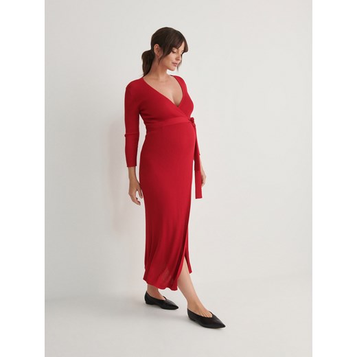 Reserved - Kopertowa sukienka z dzianiny - czerwony ze sklepu Reserved w kategorii Sukienki ciążowe - zdjęcie 168130815