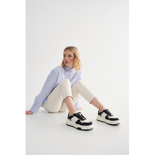 Estro: Czarno-białe sneakersy damskie ze skóry naturalnej ze sklepu Estro w kategorii Buty sportowe damskie - zdjęcie 168133155
