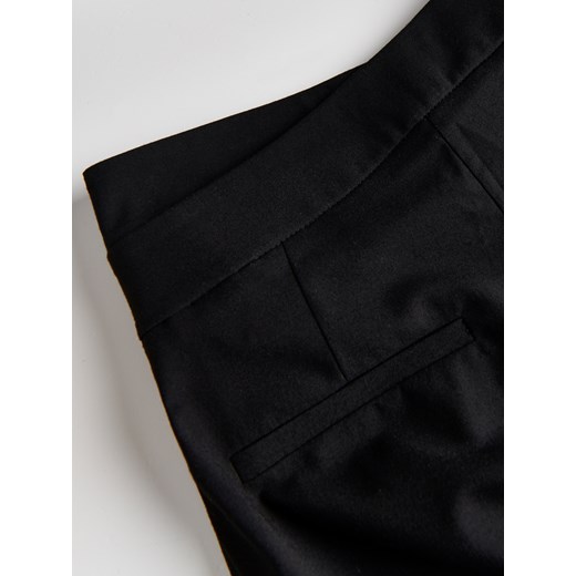 Reserved - Spodnie z asymetrycznym pasem - czarny Reserved 38 Reserved
