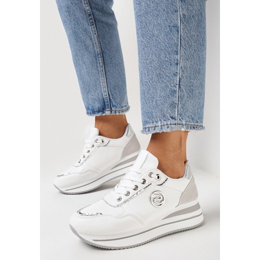 Biało-Srebrne Sneakersy na Platformie z Lamówką Ozdobione Naszywką Liseart ze sklepu born2be.pl w kategorii Buty sportowe damskie - zdjęcie 168214638