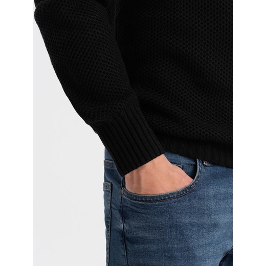 Dzianinowy sweter męski z rozpinaną stójką - czarny V3 OM-SWZS-0105 M ombre