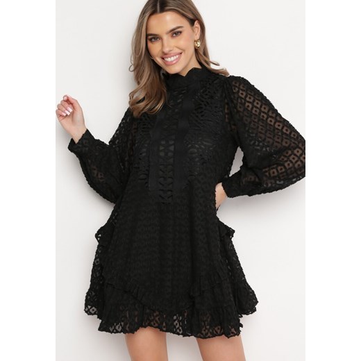 Czarna Trapezowa Sukienka Mini z Ażurowym Wzorem i Falbankami Virenia ze sklepu Born2be Odzież w kategorii Sukienki - zdjęcie 168271259