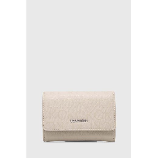Calvin Klein portfel damski kolor beżowy ze sklepu ANSWEAR.com w kategorii Portfele damskie - zdjęcie 168291046