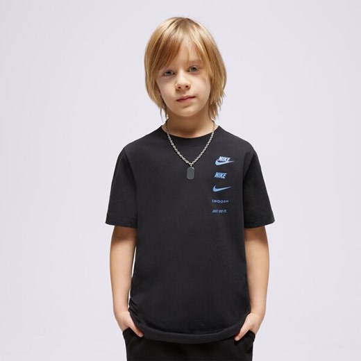 NIKE T SHIRT B NSW SI GRAPHIC BOY ze sklepu Sizeer w kategorii T-shirty chłopięce - zdjęcie 168365146