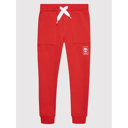 Timberland Spodnie dresowe T24B99 S Czerwony Regular Fit ze sklepu MODIVO w kategorii Spodnie chłopięce - zdjęcie 168422066
